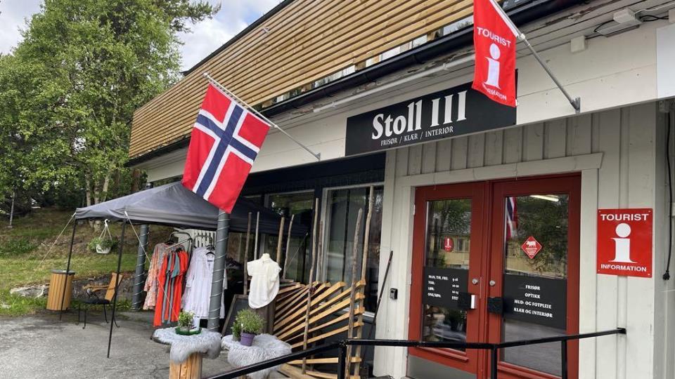 Lenke til artikkel: Turistinformasjonen i Folldal har vært på flyttefot og befinner seg nå hos Stoll III Hårstudio i sentrum.